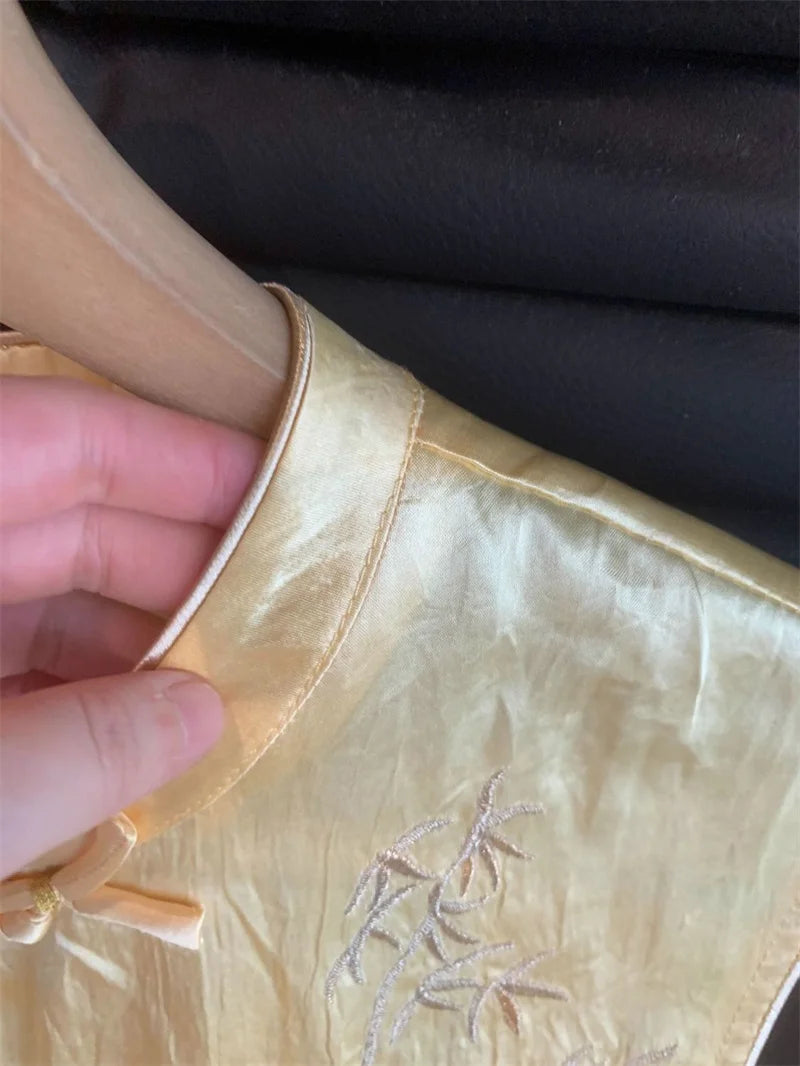 Elegant Embroidered Women's Jacket | MUO Studios