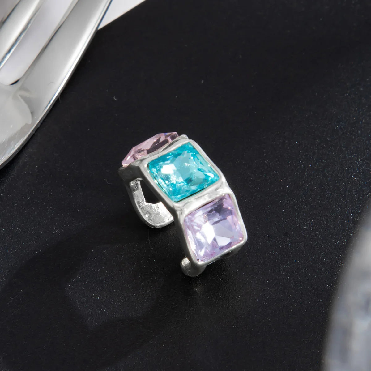 Light Luxury Colorful  Acrylic Diamond Clip Earrings for Women Trendy C-shaped Geometric Fake Piercing Ear Cuff Jewelry Accessor