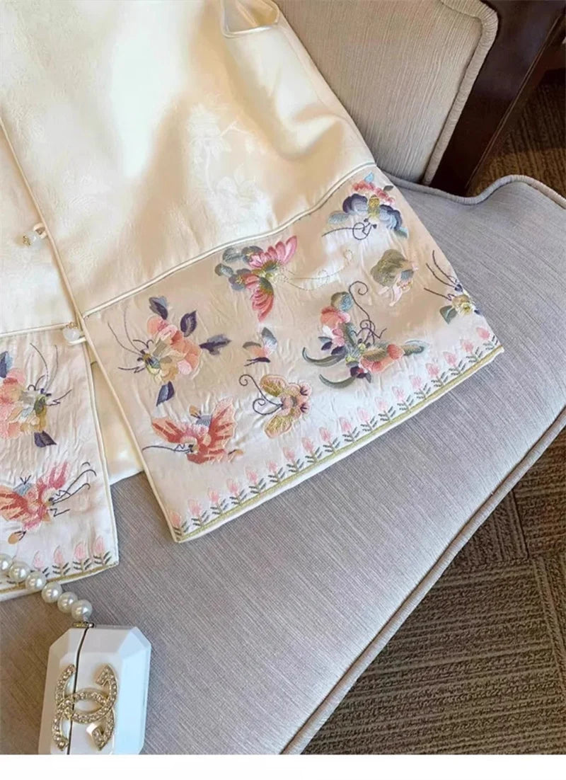 Chinese Retro Embroidered Sleeveless Buckle Vest Spring and Autumn Design Sense Fashionable and Versatile Temperament Tank top