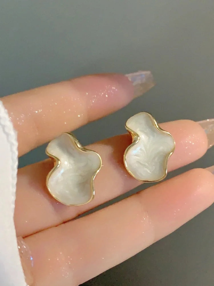 Abstract Alien White Color Cloud Irregular Stud Earring for Women Temperament Ear Jewelry Simple Christmas Valentine's Day Gift